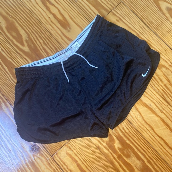Black Nike shorts, medium - Picture 2 of 3